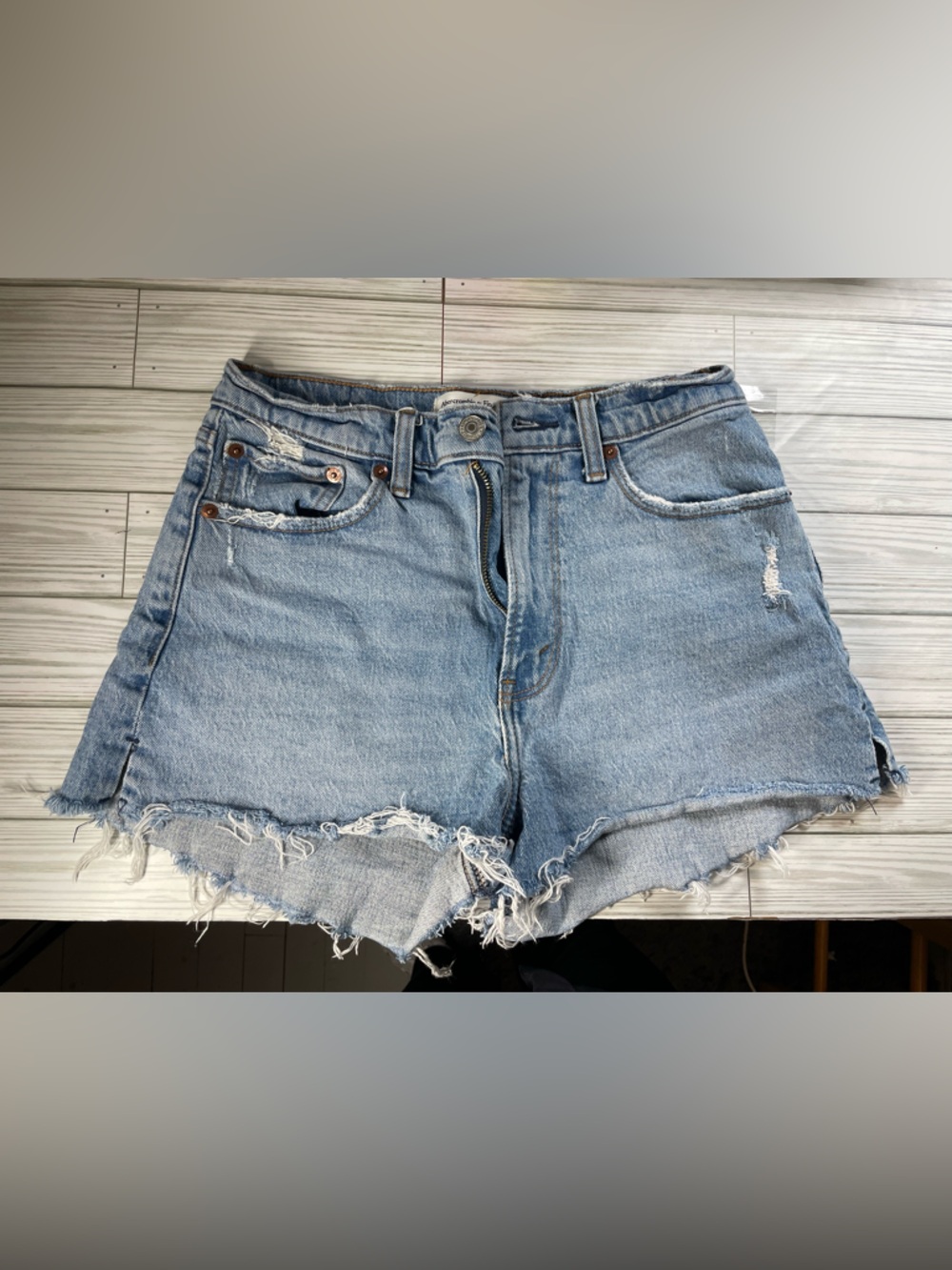 Abercrombie and fitch the mom short high waisted size‎ 27 Light Blue Distressed